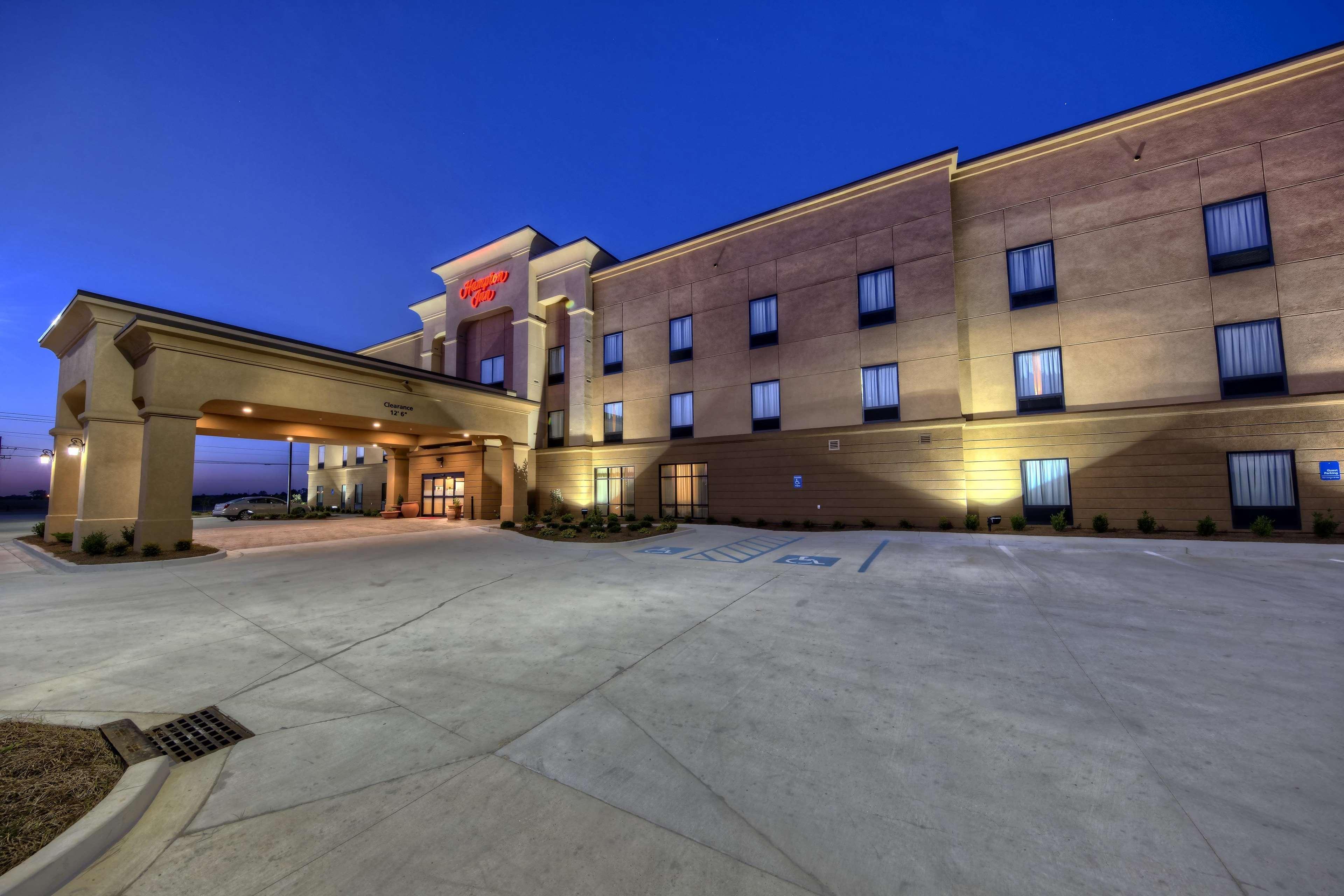 Hampton Inn Indianola Exterior photo