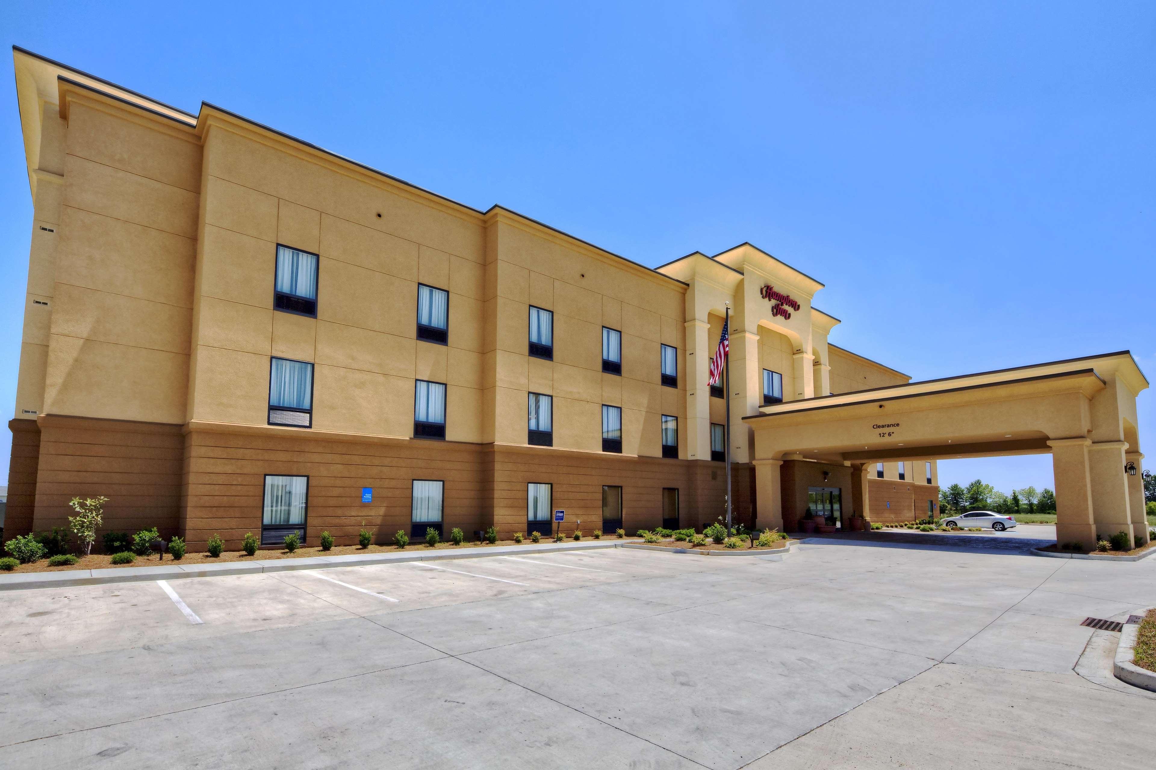 Hampton Inn Indianola Exterior photo